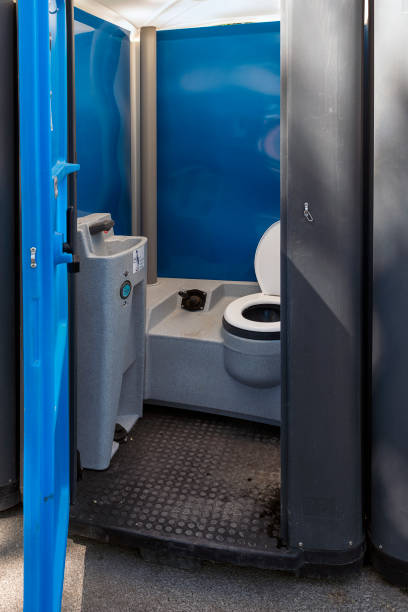 Best Best portable toilet rental  in Louisburg, KS